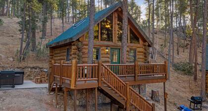 Eagle Cliff Retreat: Hot Tub Log House Retreat