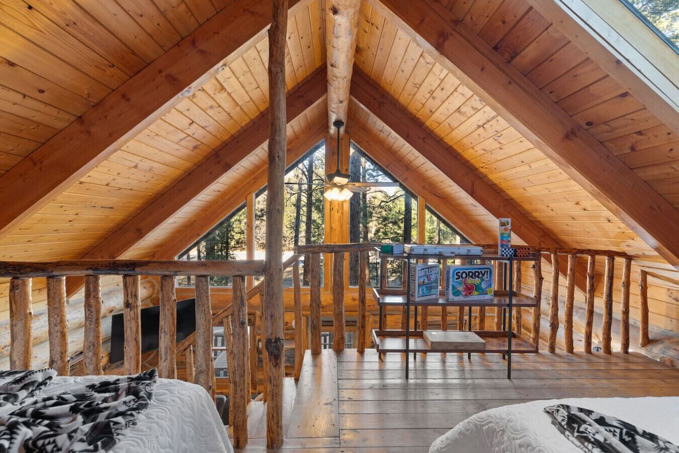 2 chambres, fer et planche à repasser, lit de bébé portatif