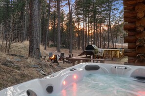 Bañera de hidromasaje al aire libre
