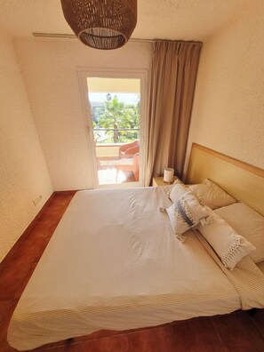 Room - Corsica - Air-conditioned 3-bedroom apartment for 5 people - Beach and pools   (Linguizzetta)