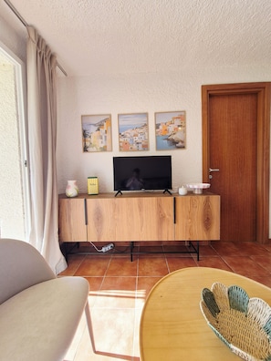 Living area - Corsica - Air-conditioned 3-bedroom apartment for 5 people - Beach and pools   (Linguizzetta)