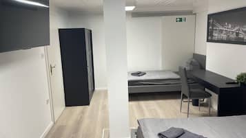 Blauer Stein - Pure WH10 | Iron/ironing board, free WiFi