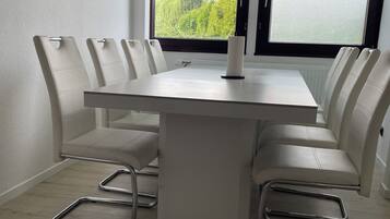 Toaster, Mixer, Reinigungsartikel, Küchenrolle