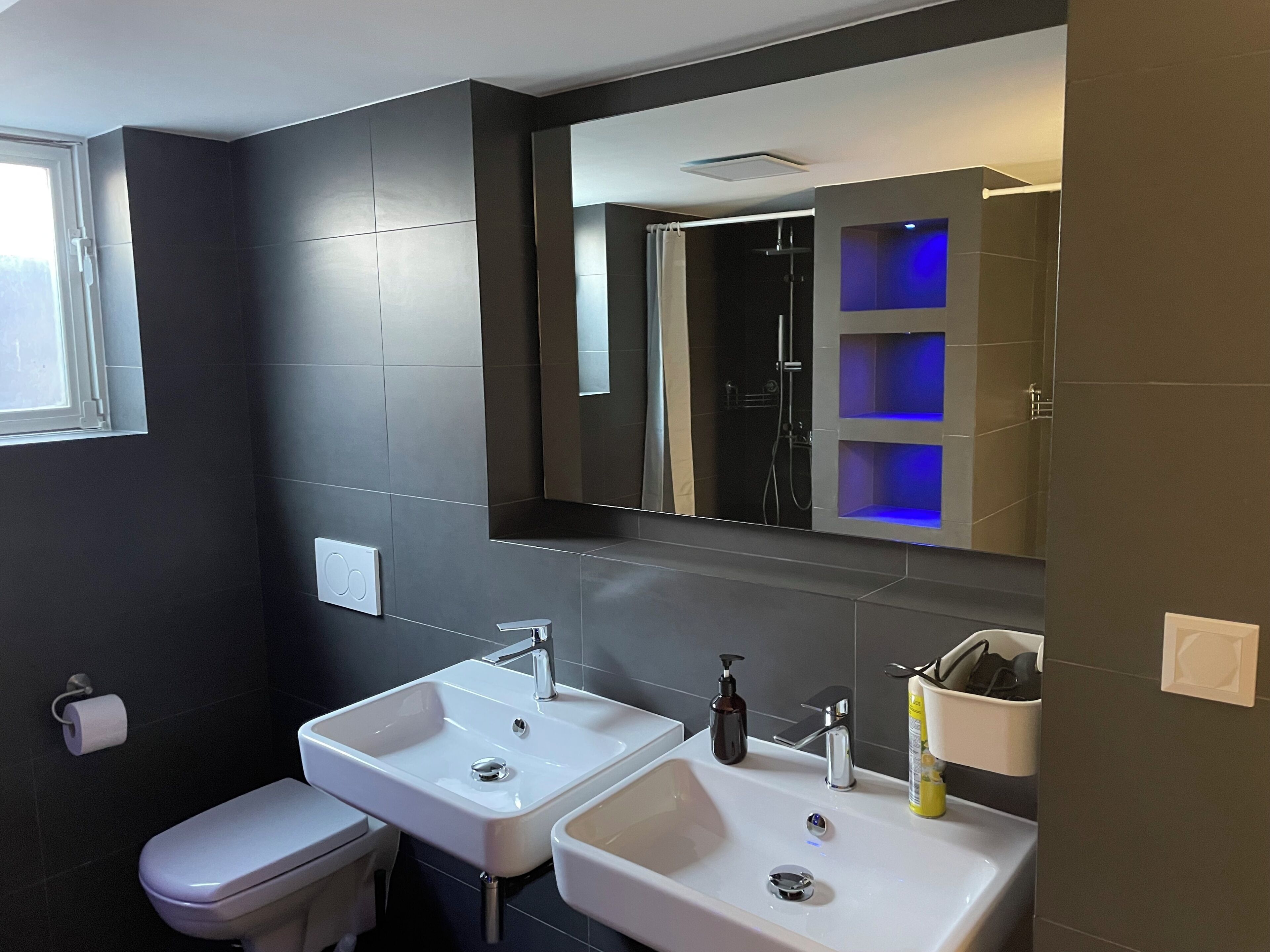 Blauer Stein - Pure WH10 | Bathroom