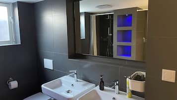 Blauer Stein - Pure WH10 | Bathroom