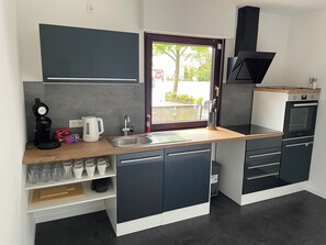 Toaster, Mixer, Reinigungsartikel, Küchenrolle