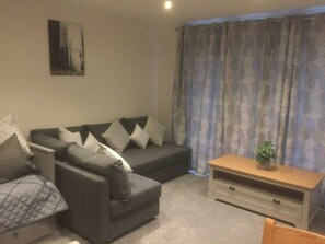 Condo, 2 Bedrooms, Accessible, Balcony | Living room