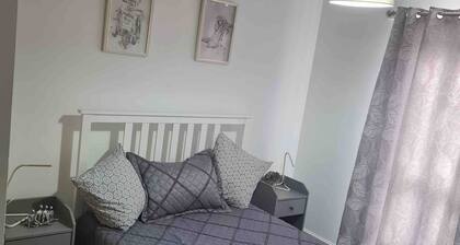 Gorgeous Marina 2 Bed Apartment