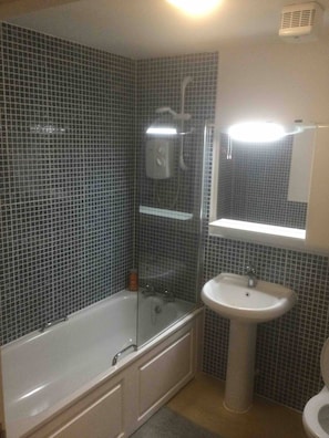 Condo, 2 Bedrooms, Accessible, Balcony | Bathroom