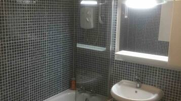 Condo, 2 Bedrooms, Accessible, Balcony | Bathroom