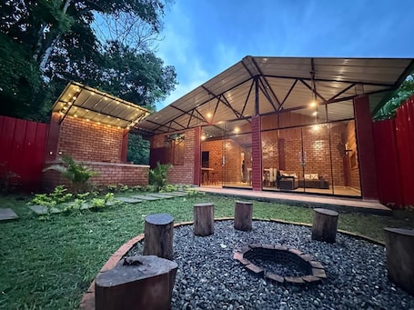 Terrace/patio. Country House in Tingo Maria - Adelaide Resort
