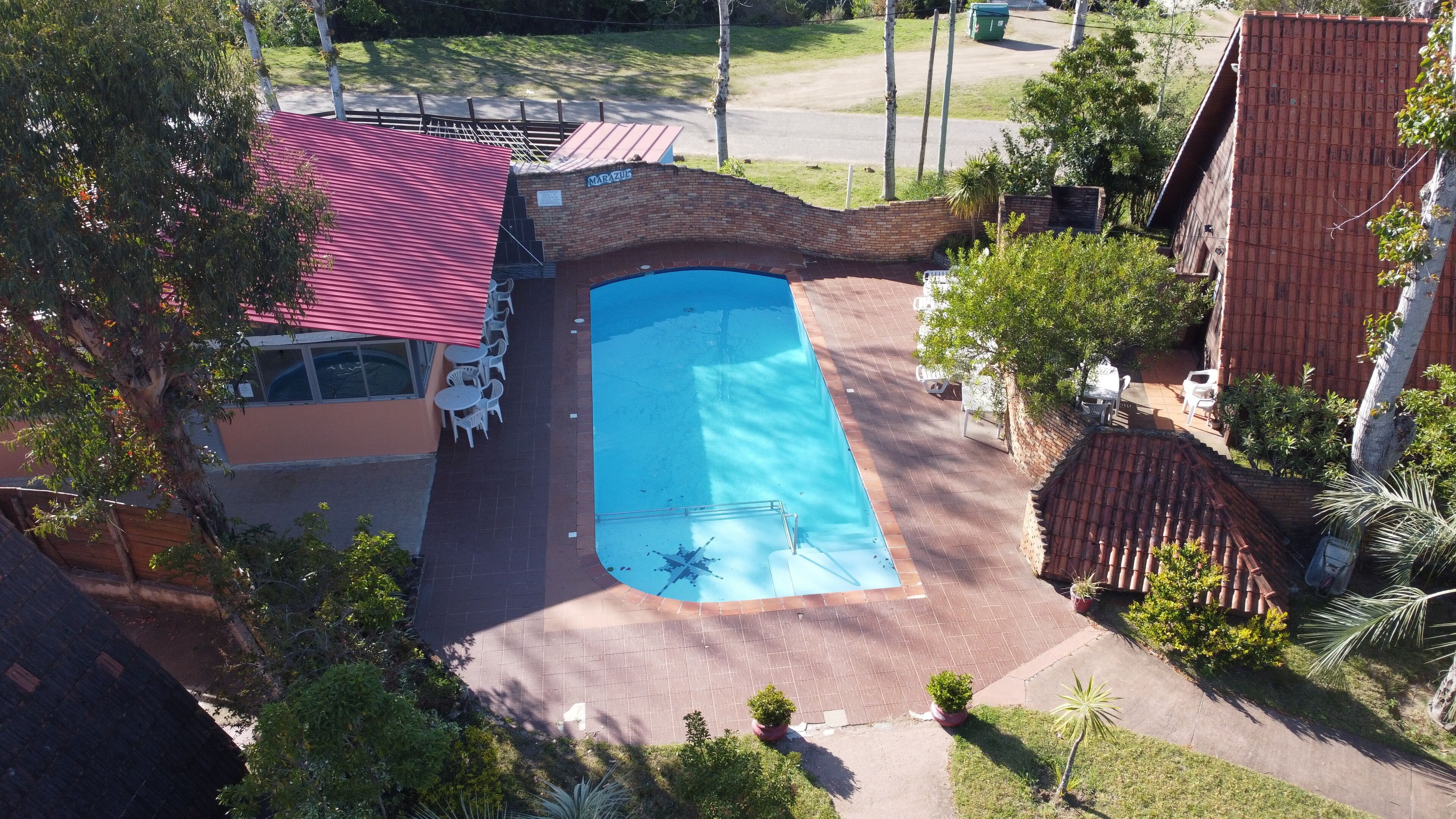 3 piscinas cubiertas, una piscina al aire libre