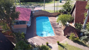 3 piscinas cubiertas, una piscina al aire libre