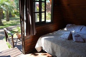 Cabin phong cách cổ điển, sân hiên | Két bảo mật tại phòng, truy cập Internet không dây miễn phí 