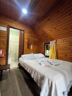 Classic Cabin, Air conditioning, Garden Area | In-room safe, free WiFi, bed sheets