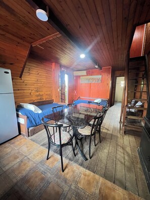 Cabana standard, varanda, vista para o jardim | Parte interna