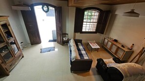 House, 5 Bedrooms, Accessible, Balcony | Living room - Casa Grande do Barão Para Famílias e Grupos (Paraty)