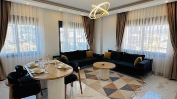 Appart'hôtel, balcon, vue cour intérieure | Intérieur