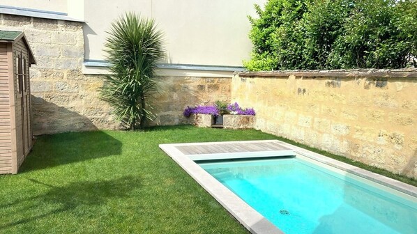 Unclassified image, 1 of 30, button - Vrbo Property (Bordeaux)