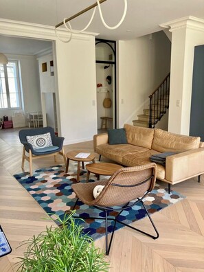 Unclassified image, 4 of 30, button - Vrbo Property (Bordeaux)