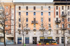 Unclassified image, 2 of 17, button - Vrbo Property (Milano)