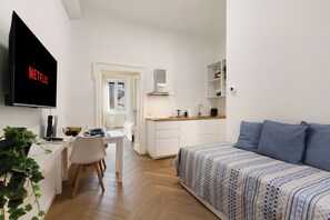 Unclassified image, 5 of 17, button - Vrbo Property (Milano)