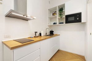 Fridge, microwave, stovetop, dishwasher - Stylish design flat Isola (Milano)