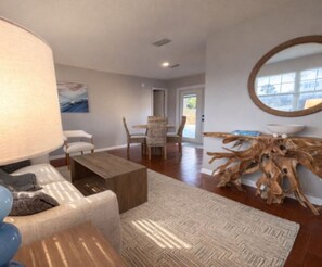 TV, fireplace - Seabreeze Boating Way|Pool| Hot Tub & Private Dock (Jacksonville)