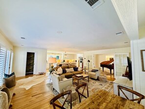 TV, fireplace, ping pong - FIFA World Cup Roswell Pool Home | 4BR (Roswell)