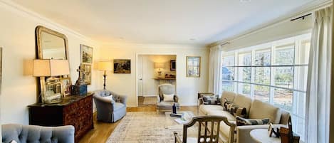 TV, fireplace, ping pong