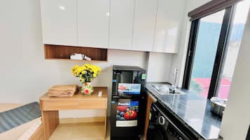 Deluxe Apartment, Balcony | Private kitchen | Mini-fridge