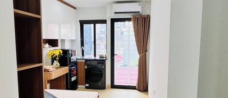 Deluxe-huoneisto, parveke | Ilmainen Wi-Fi