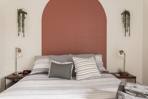 Unclassified image, 3 of 33, button