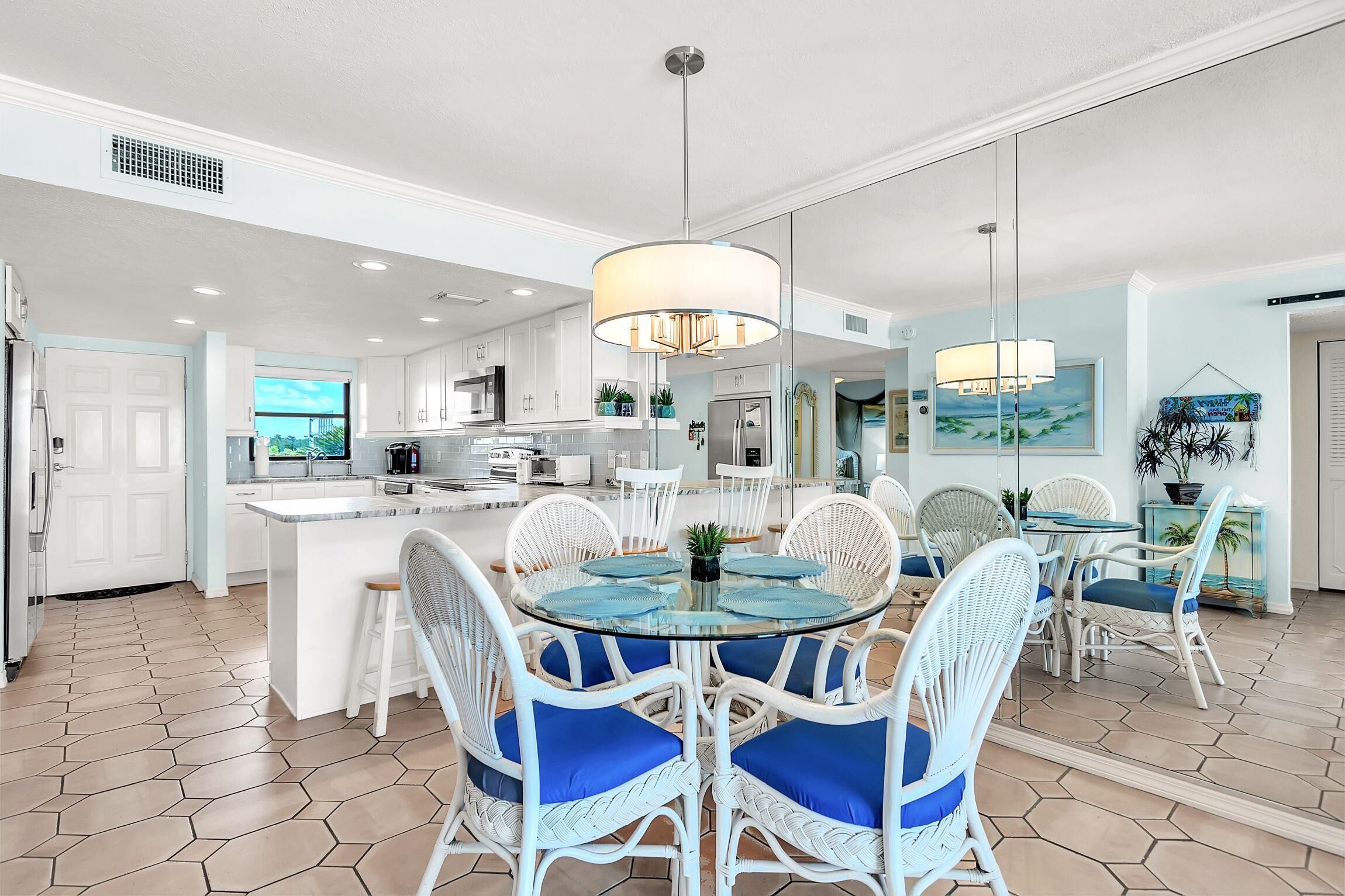 Condo, 1 King Bed with Sofa bed (Gulf Shores #205) | Dining