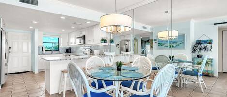 Condo, 1 King Bed with Sofa bed (Gulf Shores #205) | Dining