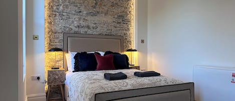 Iron/ironing board, Internet, bed sheets