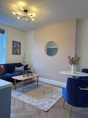 Unclassified image, 5 of 10, button - stunning dog friendly 1 bedroom apartment in historic bank (Leyburn)