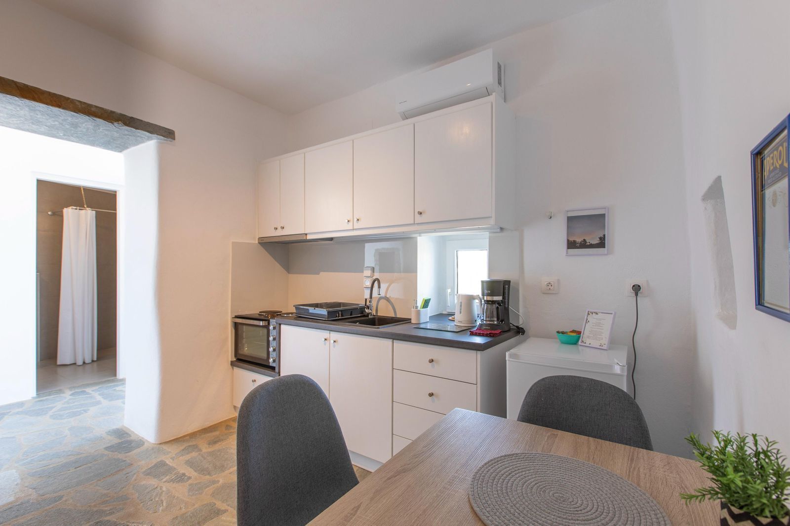 Family Apartment, Hill View