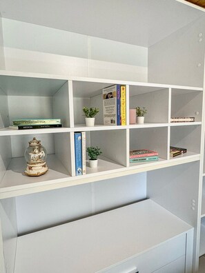 Classic Studio, Garden View | Games room - Oxalis Mykonos Apartments (Mykonos)