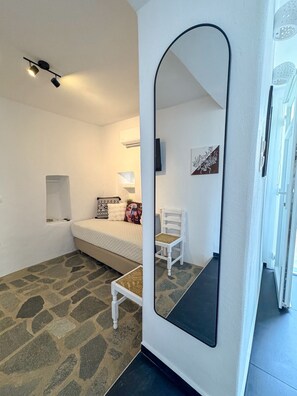 Comfort Apartment, Garden View | Living area - Oxalis Mykonos Apartments (Mykonos)
