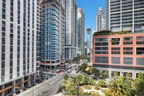 Exterior - 501-402 Luxury 1 BR + Den & 2 Baths Rooftop Pool & GYM (Miami)