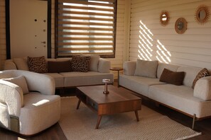 Bungalow Deluks, patio, pemandangan kebun | Area keluarga