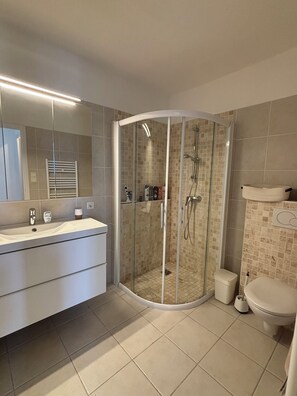 Shower, hair dryer, towels, soap - Charming apt sea view on Bormes (Bormes-les-Mimosas)