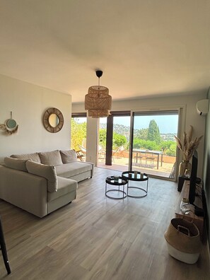 TV - Charming apt sea view on Bormes (Bormes-les-Mimosas)