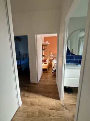 3 chambres, fer et planche à repasser, Wi-Fi gratuit