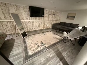 Living area - Exquisite fresh country space in walk out basement (Robesonia)