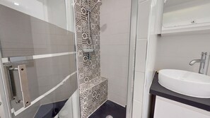 Shower - Atlantide Ouest (Saint-Hilaire-de-Riez)