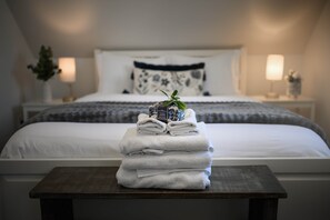 5 bedrooms, iron/ironing board, WiFi, bed sheets - Hôtel à la maison - La Marina, vue sur le fleuve (La Malbaie)