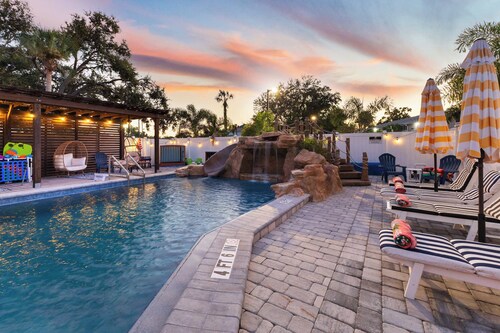 Sleeps 8 - Pool w/ Slide - Games - 6 Min to IMG