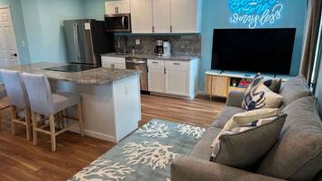 Een televisie en een kantoor